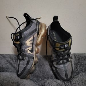 Men's Nike Vapor Max size 8 mens, women's 9